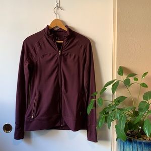 GAP Athliesure Zip Up Jacket pockets